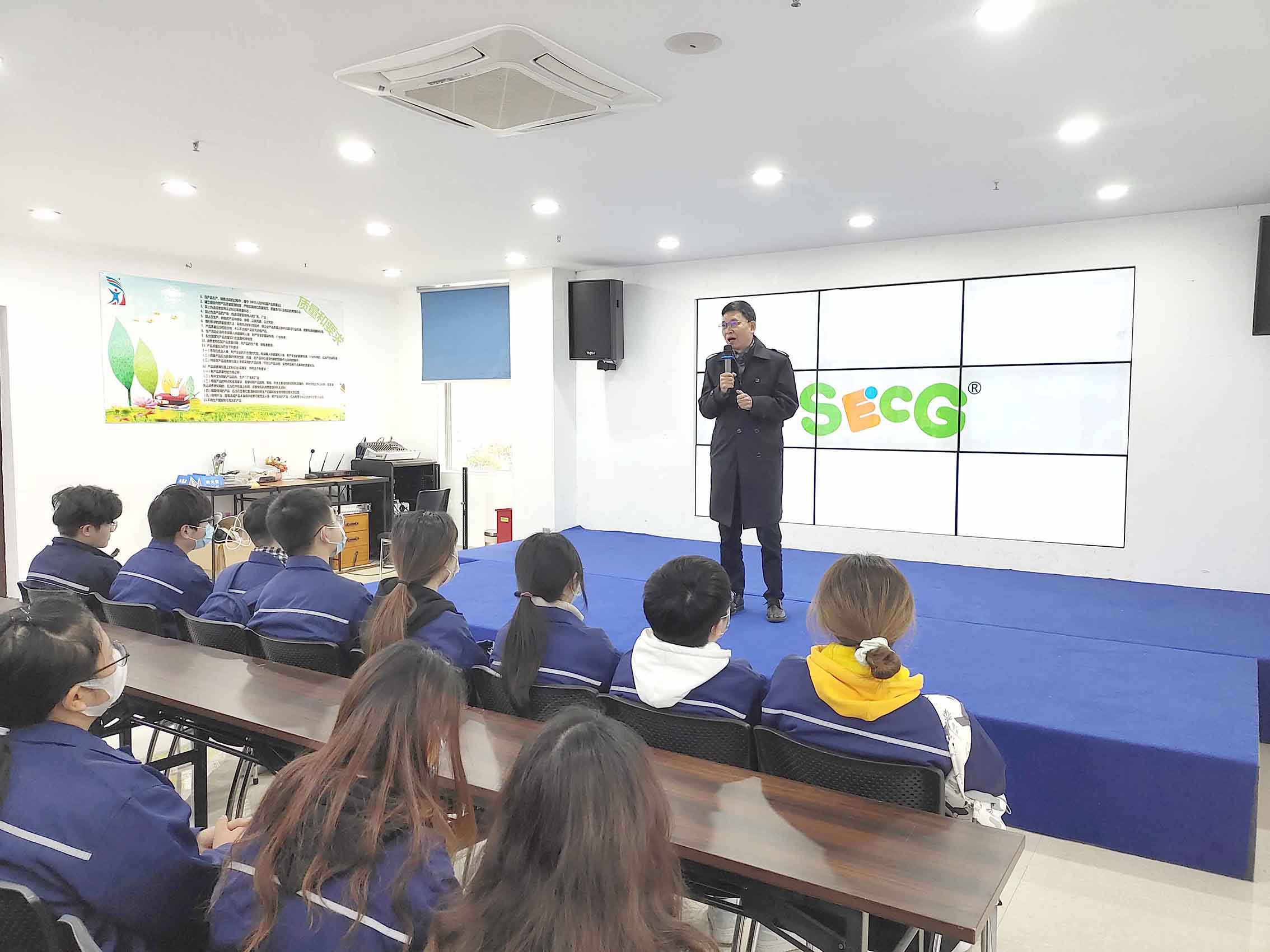 温州大学19届化学系师生来到冠豪眼镜实际研学