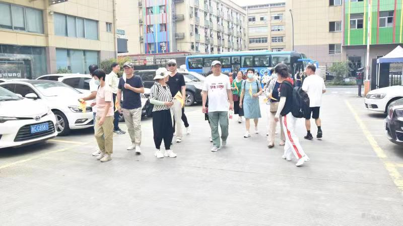 冠豪眼镜欢迎“时尚工业游”旅游团来冠豪参观浏览
