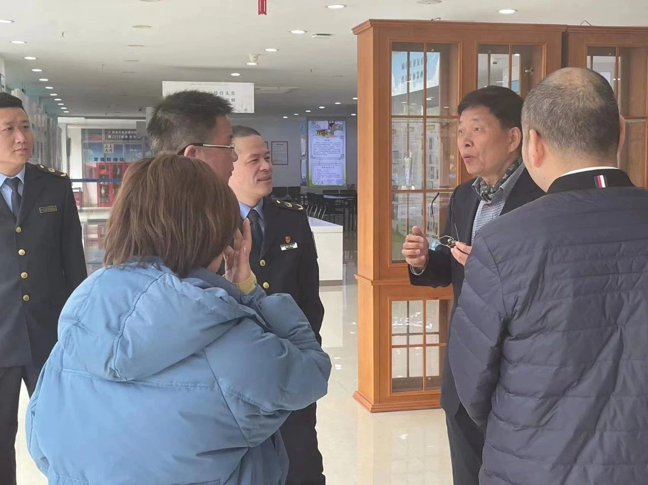 【冠豪眼镜】瓯海区市场监督管理局局长凌晓敏一行莅临冠豪眼镜调研指导